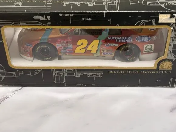 Brookfield Collectors Guild Jeff Gordon #24 Chromalusion Dupont 1997 1/24 Scale