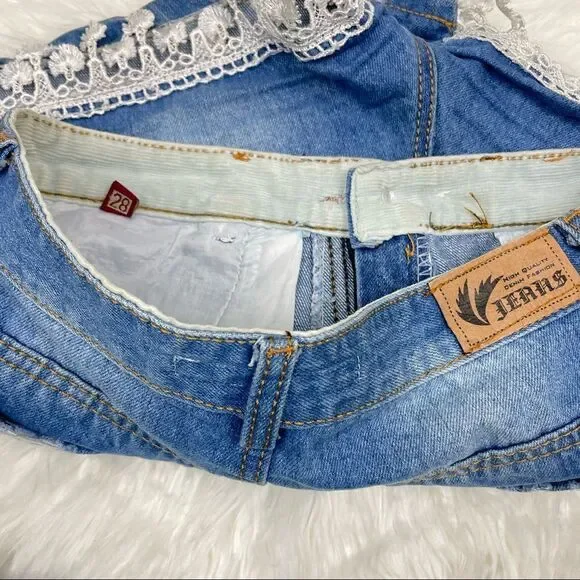Jeans HT | embroiderer shorts ,distressed blue denim daisy Dukes 28