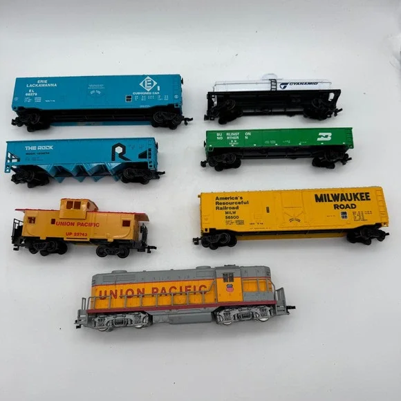 HO Scale Model‎ Train Lot Union Pacific Diesel Locomotive Freight Cars 7pc Set