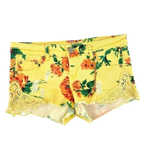 Vanilla Star Yellow Floral Distressed Crochet Appliqué Denim Short Shorts Size 5