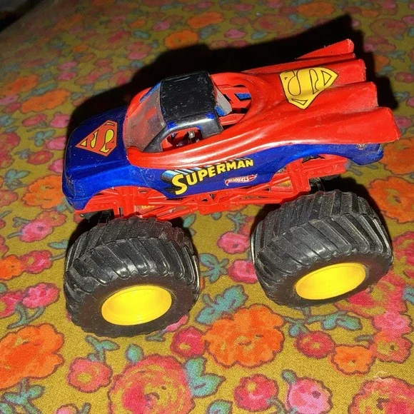 Hot Wheels Monster Jam Truck Die Cast Superman Theme Toy Car Figure Cape