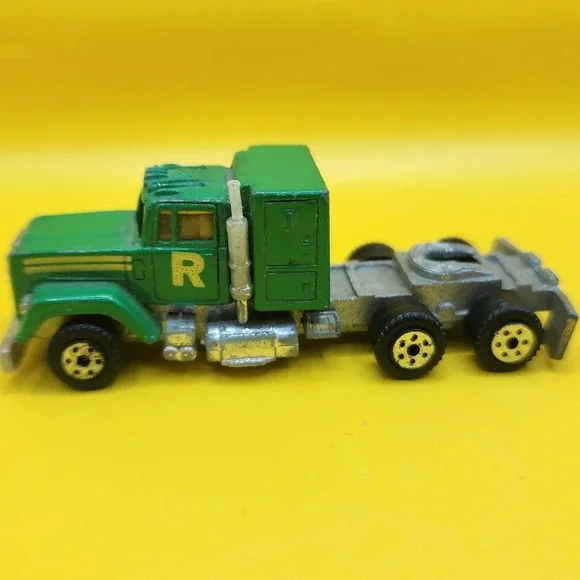 Road Champs Vintage 1982 Mack Super Liner Diecast Green #7