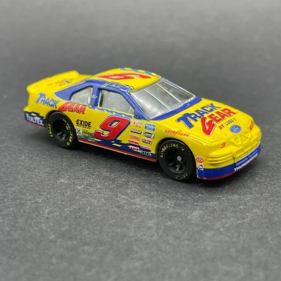 Racing Champions Jeff Burton #9 1997 Ford Thunderbird Race Car Track Gear 1/64