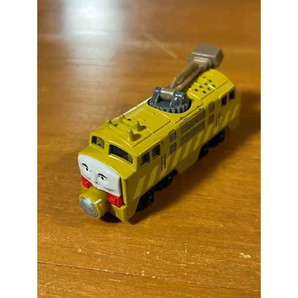 Thomas & Friends Take-n-Play Diesel 10 Die-Cast Metal Magnetic‎ Engine Train Toy