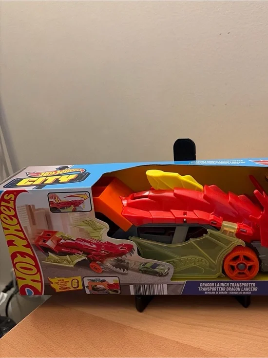 Hot Wheels Dragon Launcher Transporter - Red & Green