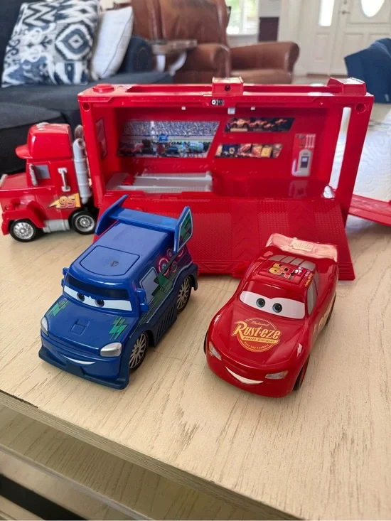 Cars Lightning McQueen & Friends Vehicle Playset - Red/Blue