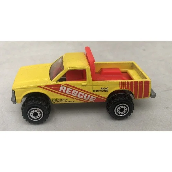 Vintage 1982 Hot Wheels Chevy S10 Baywatch Diecast Lifeguard Rescue Truck 1:64th