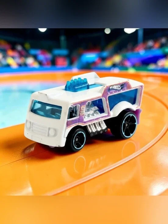 2015 Hot Wheels City Chill Mill Purple/ White Version Dairy Truck Die-Cast 1:64.