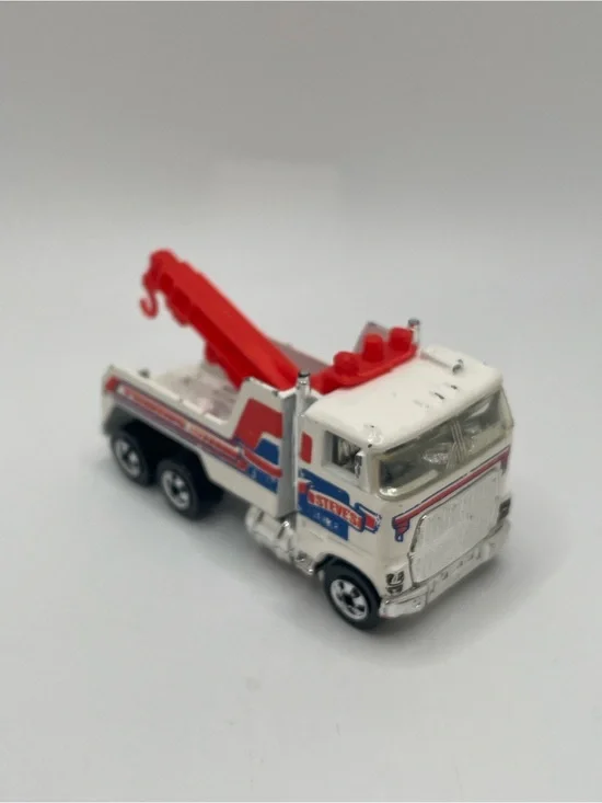 Hot Wheels Steve's 24 Hour Wrecker Diecast Tow Truck 1981 White Red Blue
