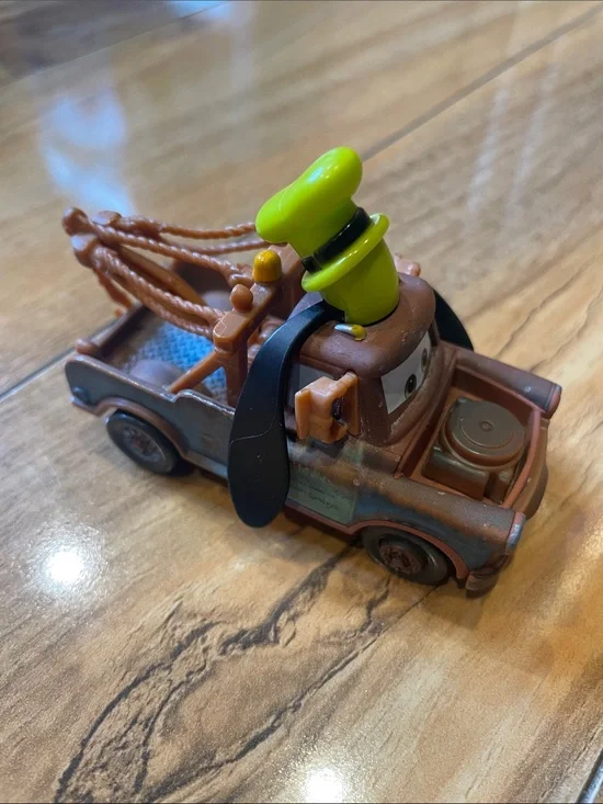 Disney goofy themed tow mater Pixar cars vehicle