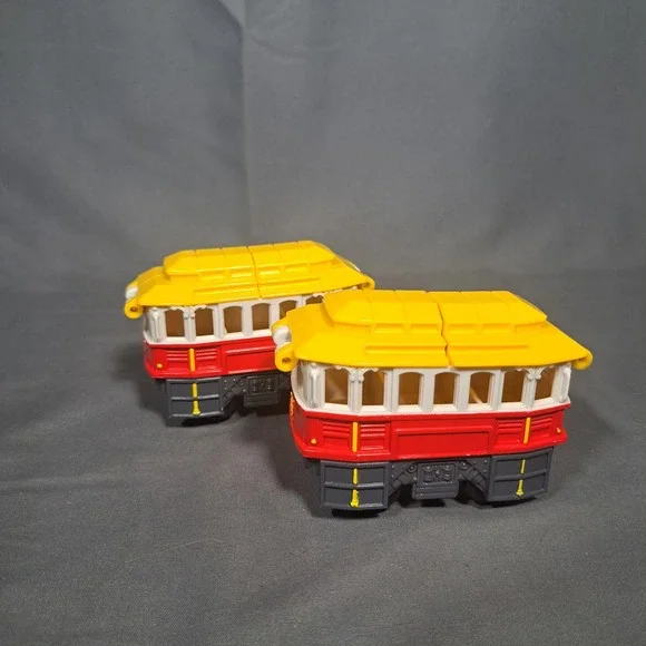 VTG 2006 Fisher Price Geotrax Busiest Team Open Top Trolleys Trains Set of 2