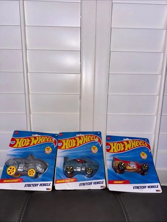 Mattel Hot Wheels Stretchy Vehicle 3-Pack 🦈🐉🐊