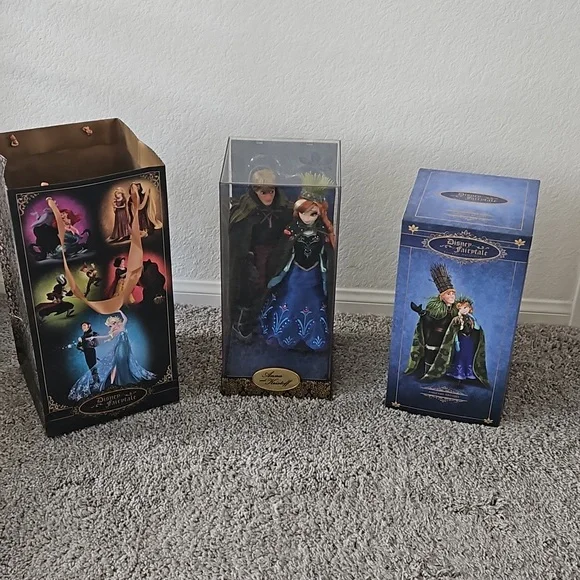 Disney Store Limited Edition Designer Frozen Anna & Kristoff Display Dol…