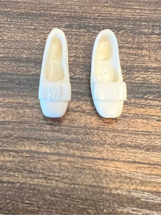 Vintage 1960’s Barbie Ivory Jackie O Bow  Shoes Heels