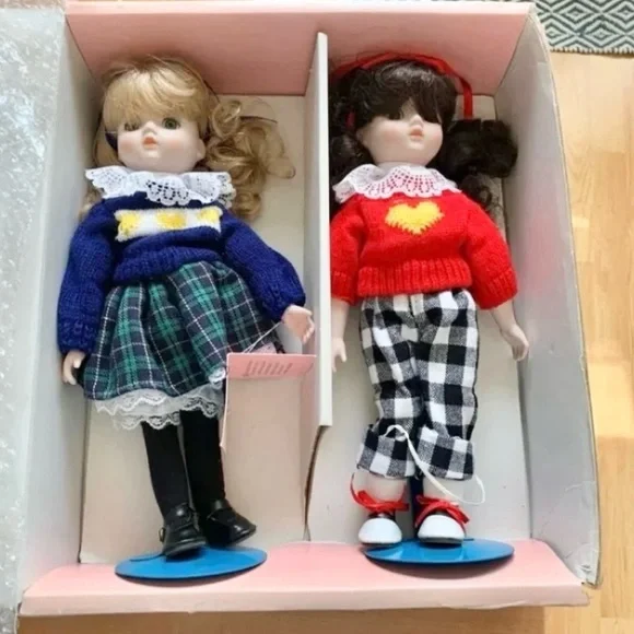 New vintage Dolls Marian Yu Designs 1987 Hierloom porcelain original box