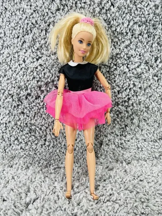Barbie Made to Move Hybrid Joints Doll Black And Pink Dress 2016 Mattel Toy