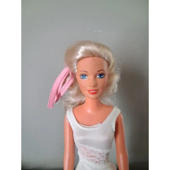 Vintage Kenner Cover Girl Darci fashion doll incomplete