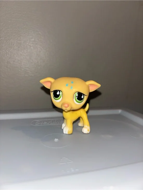 Littlest Pet Shop LPS #875 Yellow Greyhound Eye drop