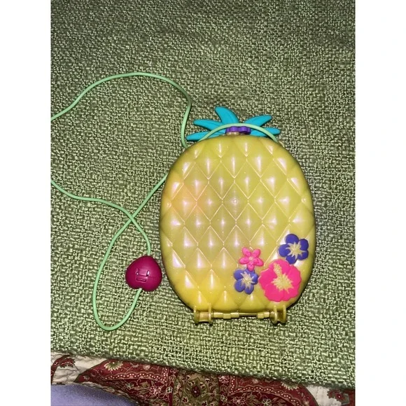 Polly Pocket Tropicool Pineapple‎ Wearable Purse Compact Multi