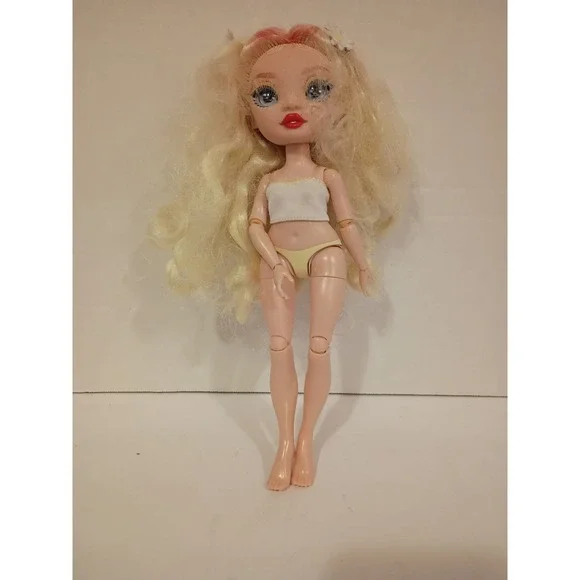 Rainbow High Delilah Fields Series‎ 4 Blonde Fashion Doll with Daisy Accessories