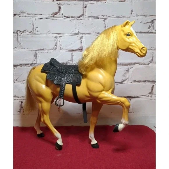 Vintage Mattel 1980 Dallas‎ Barbie Doll Golden Palamino Horse 12