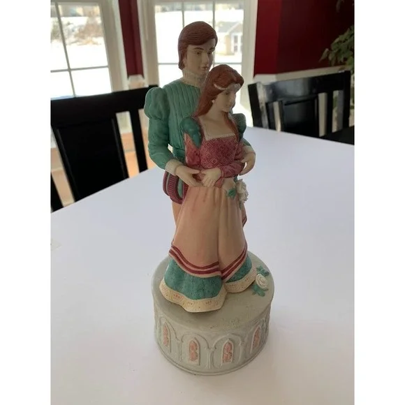 Enesco Romeo & Juliet Porcelain Music Box Karen Hahn 1988‎ Vintage SHIPS FAST!