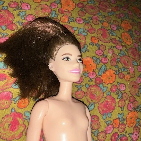 BARBIE FASHIONISTAS DOLL 187 2021 HBV19 Hearing Aids NUDE Brunette Nude READ