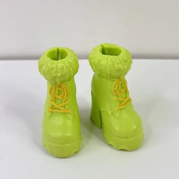 Monster High Doll G3 Clawdeen Wolf Eeekend Getaway Green Boots Shoes