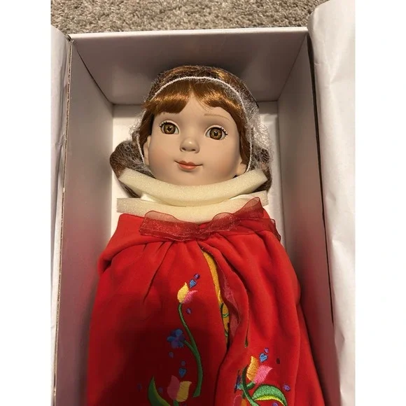 Robert Tonner RT3202 Red Riding Hood 18