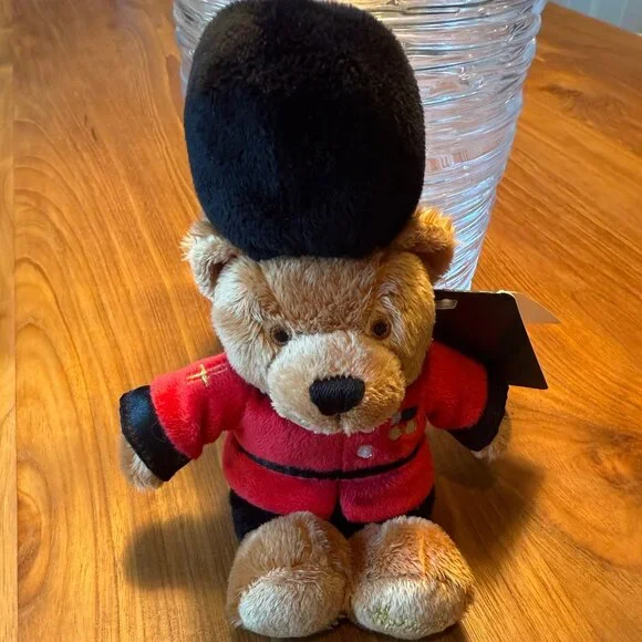 Harrods‎ Small Queen's Guard Bear with Tag