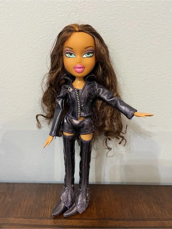 Bratz Doll Dynamite Nevra Original Complete w/ Clothes
