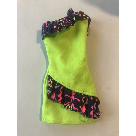 1990s Fashion Fun Pak Barbie Doll Easy Living‎ -NEON GREEN RUFFLE DRESS