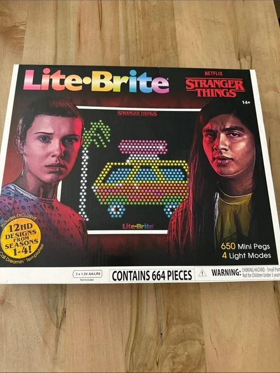 Hasbro Lite-Brite Stranger Things Retro Multi-Color Peg Art Set