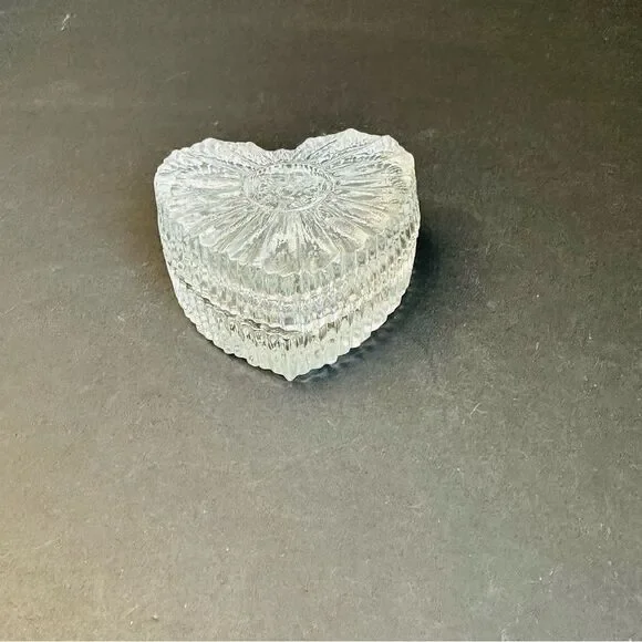 Glass Heart Shaped Box Trinket Jewelry Dish‎ Container Vanity 2.5x1 In.