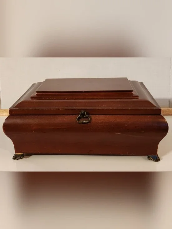 Vintage 1998 Bombay Company Musical Jewelry Box Model 083 Cherry Wood Sankyo