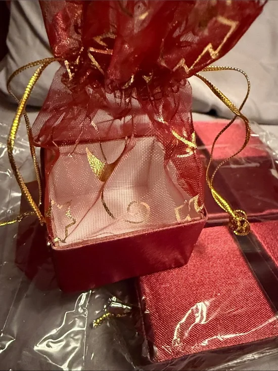 2/25$Red and Gold Fabric attached to box🎁 great for gifts and jewelry- Set of 9