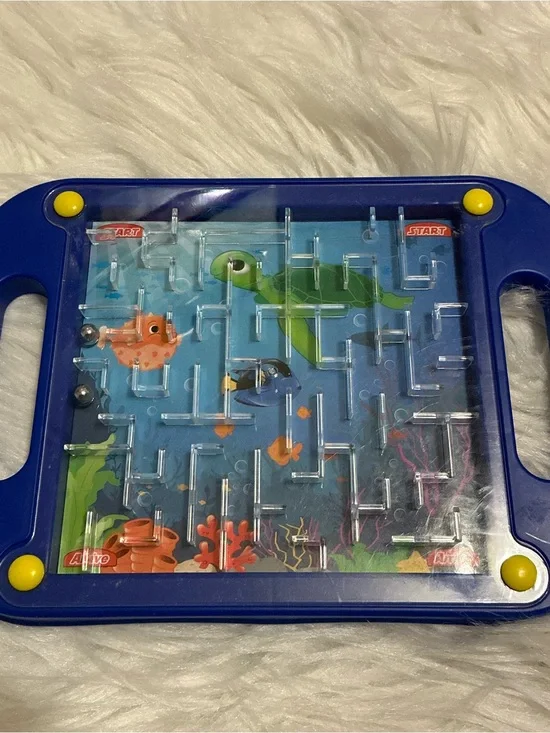 Retro-style handheld maze game for children