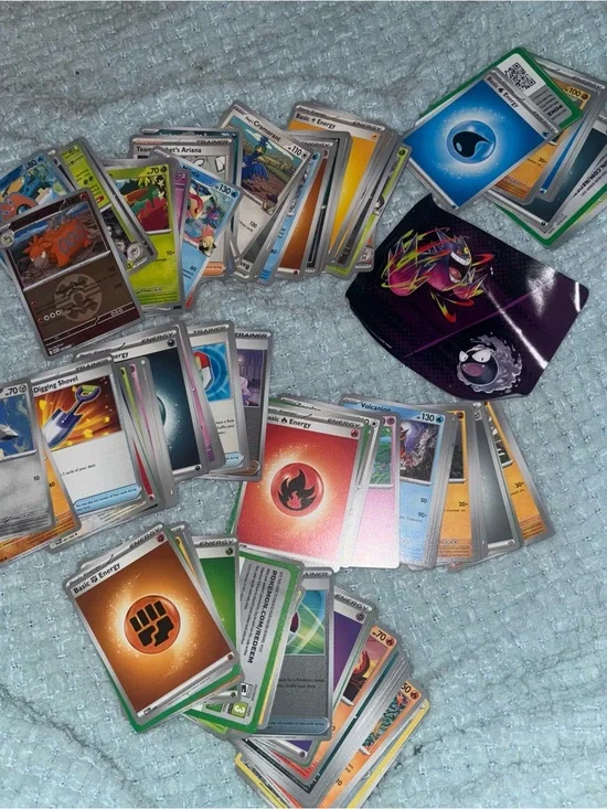 Pokémon Trading Card Lot - 180