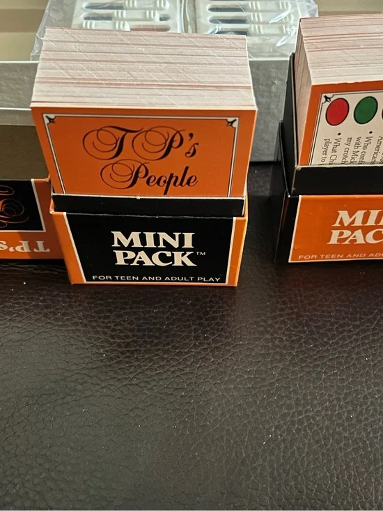 Brand New Vintage Parker Brothers Trivial Pursuit Pocket Player Set