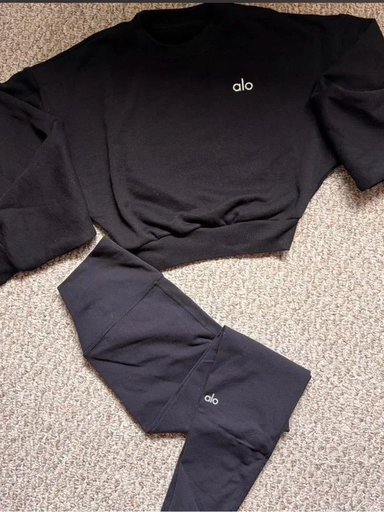Alo Black Cropped Sweatshirt