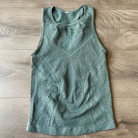 🍃ALO Yoga Tank Top in Green