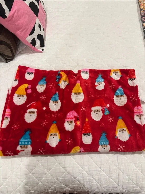 Festive Red Santa Plush Throw Blanket - Cozy Holiday Throw