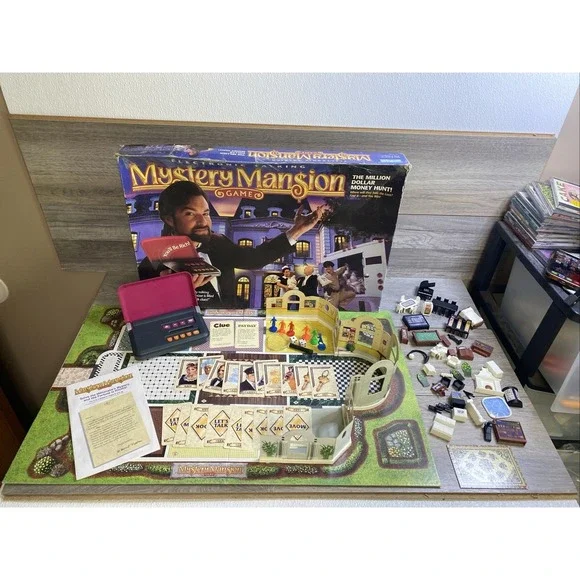 1995 Mystery Mansion Electronic Talking Game Parker Bros (Missing 2 Movers)