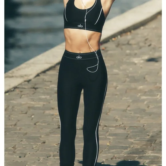 ALO Yoga Black Leggings Size Small Great Conditions