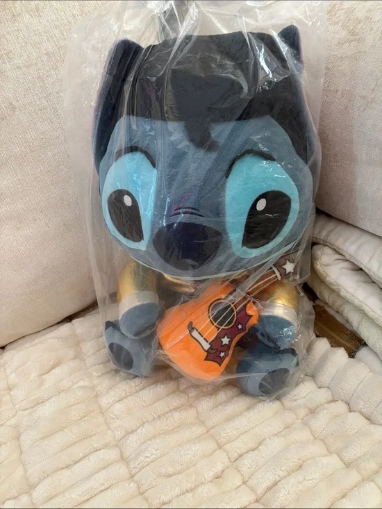 Elvis Stitch 16” NWT