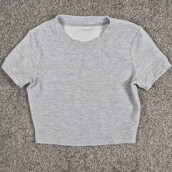 Alo Yoga Micro Waffle Sierra Short Sleeve Top Womens Small Gray Cropped