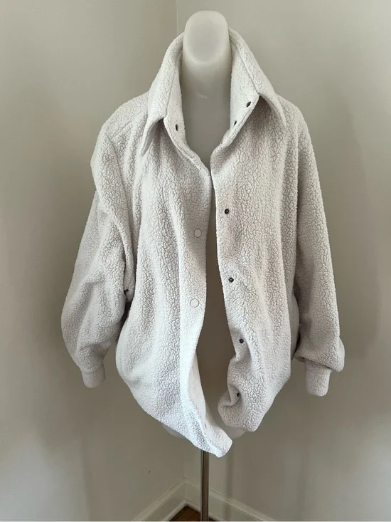 ALO Yoga Ivory Sherpa Snap-Front Jacket