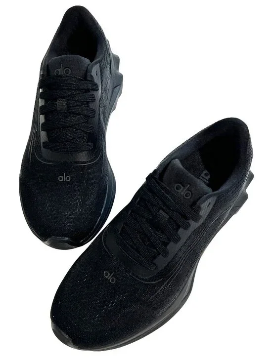 ALO Yoga Alo Runner Sneakers in Black/Black