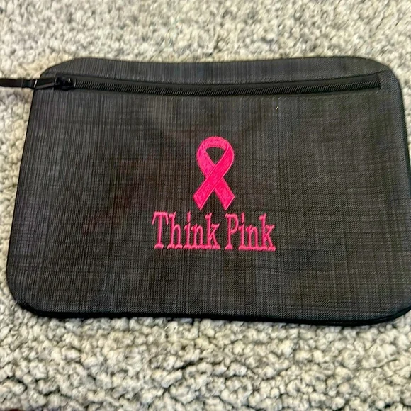 Zip pouch that can attach to some 31 bags