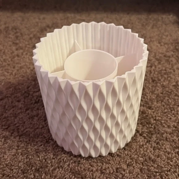 Spinning makeup brush holder